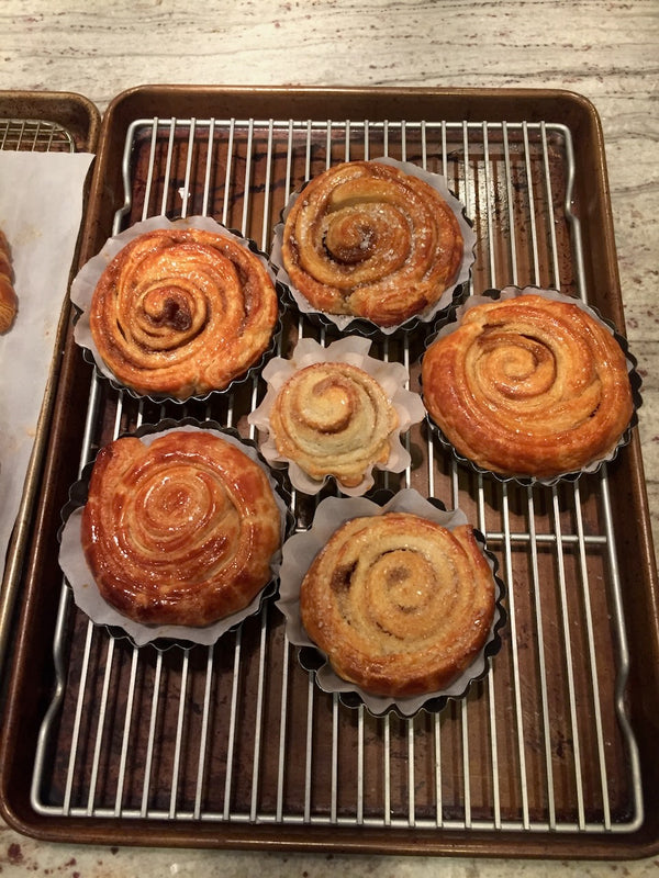 Swirl buns cooling in paper liners