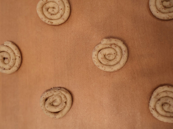 Piped sandies cookies before baking